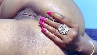 Desi Horny Aunty Take Butt Plug in Her Big Ass