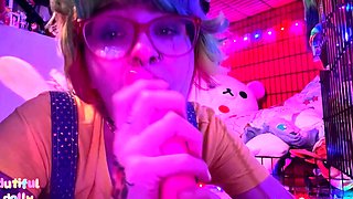 Hot amateur webcam teen masturbates for their fans