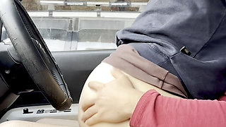 I convince a stranger to have risky sex in the car, he makes me scream a lot.