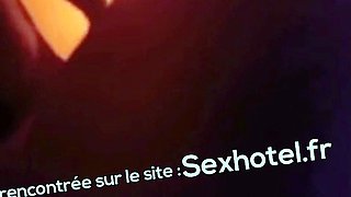 Epouse offerte devant son mari qui film et qui se branle