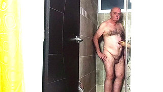 Surprise in the Shower with Garabas and Olga