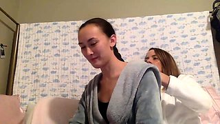 Amateur brunette lesbian whores eating box