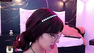 Webcam fun mature brunette with toys cum on cam