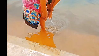 Srilankan village girl bathing natural tank.srilankan outside sex.asian sexy girl bath time.sexy video srilankan