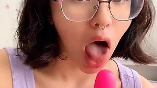 Amateur brunette ariana marie solo toying