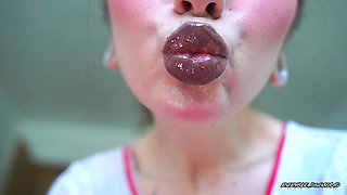 Gentle Giantess Nurse: Pouty Lips and a Blowjob Custom
