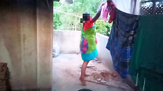 Tamil - Dress Washing Housewife Aunty Sex