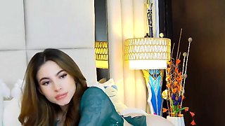 Round ass babe tries different toys