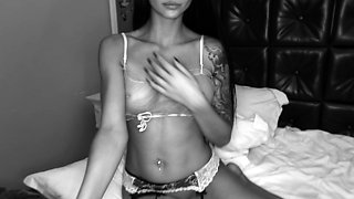 Amateur Webcam Teen Flashes Masturbates