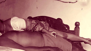 Cheating Indian Housewife in Saree Kissing in Bed & Giving Handjob to Lover