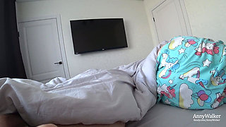 I Share a Bed with My Little Stepsister - Anny Walker