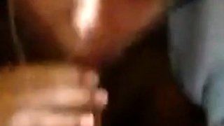 Geiler Blowjob von suesser Teen-Freundin im Webcam-Video