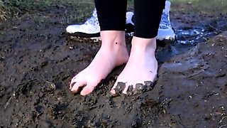 FemaleAgent MILF indulges studs foot fetish