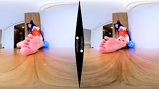 Amateur Foot Fetish Girlfriend Sucks and gives a Footjob