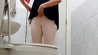 A BEAUTIFUL MATURE WOMAN WITH A GORGEOUS HAIRY PUSSY IS CAUGHT ON AMATEUR VIDEO IN THE BATHROOM