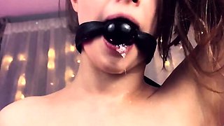 Beauty small tit amateur teen masturbating her shaved pussy