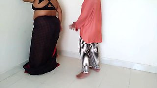 35y Old Sexy Desi Aunty Fucked By A Guy When She Swipeing Room - Huge Boobs