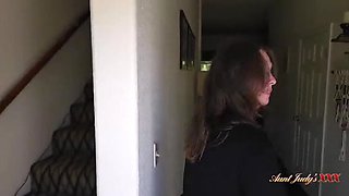 Busty Mature MILF Autumn Fucks Delivery Guy in Homemade POV Video