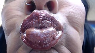 Vibrator gold sheen supah pink hole close up
