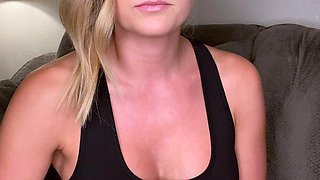 Hot amateur blonde pregnant toying her pussy solo