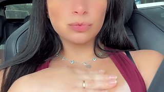 Flashing Tits in the Car / Pagando Peitinhos No Carro