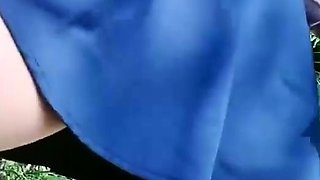 Asian amateur gives outdoor blowjob