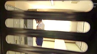 An office lady takes off her bra and masturbates by placing a vibrator over her pantyhose.