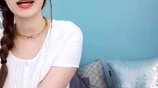 Hot amateur webcam teen masturbates for their fans