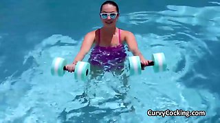 Oiled Hottie Blows Personal Trainer Outside By The Pool