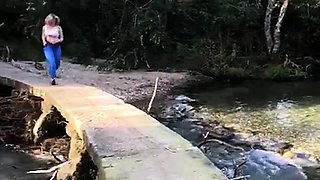 Blonde is flashing her big boobs in the outdoors