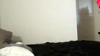 Webcam skinny brunette plays her squirt pussy