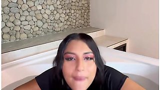 Beauty With Big Ass Fucks Passionately In The Jacuzzi