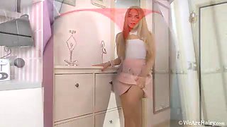 Sofi Goldfinger has fun masturbating - WeAreHairy
