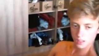 Blonde Twink Cums and Moans on Webcam